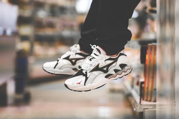 Mizuno wave rider 1 on feet hotsell